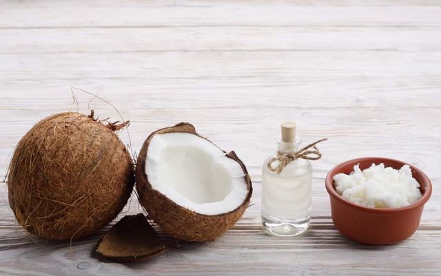 8 Benefits Of Coconut Oil Pulling For Teeth - Natural Cleans