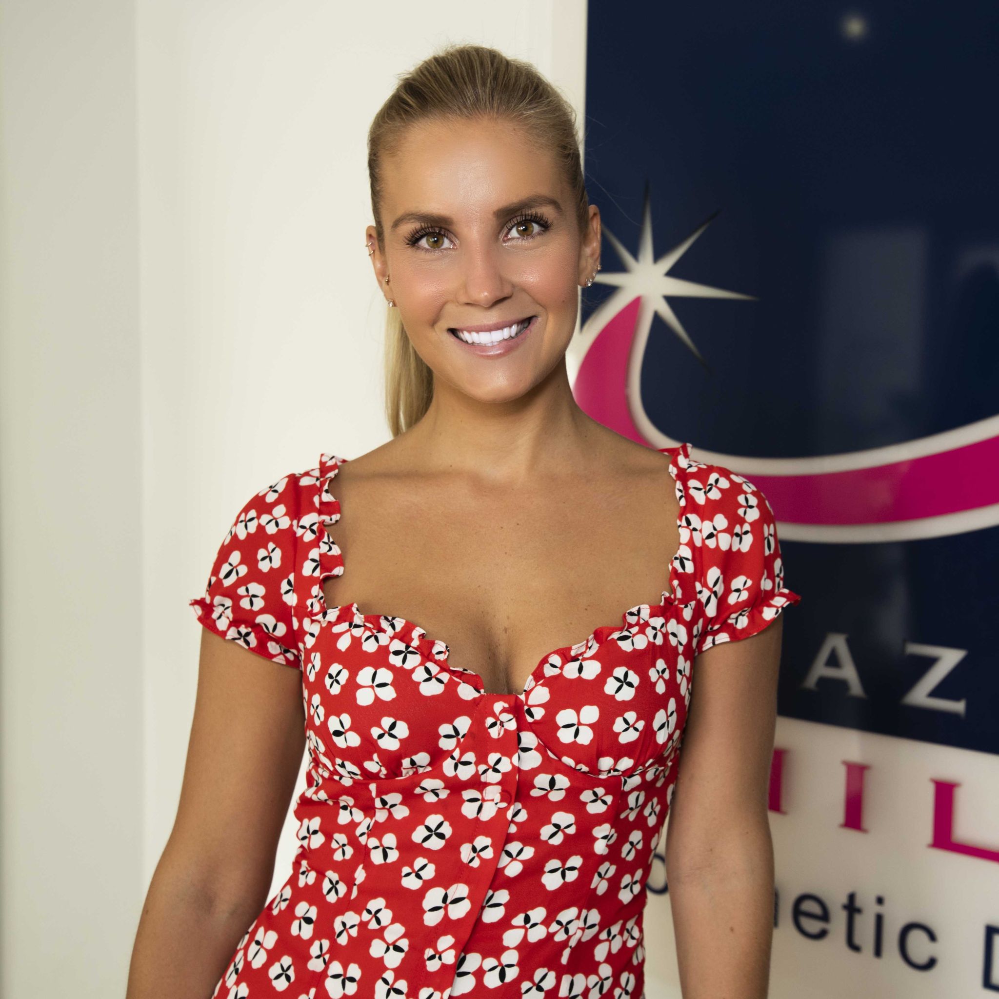 Miss Universe Australia Queensland Finalist - Lizz